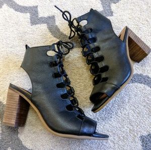 Steve Madden Skylaar lace up booties